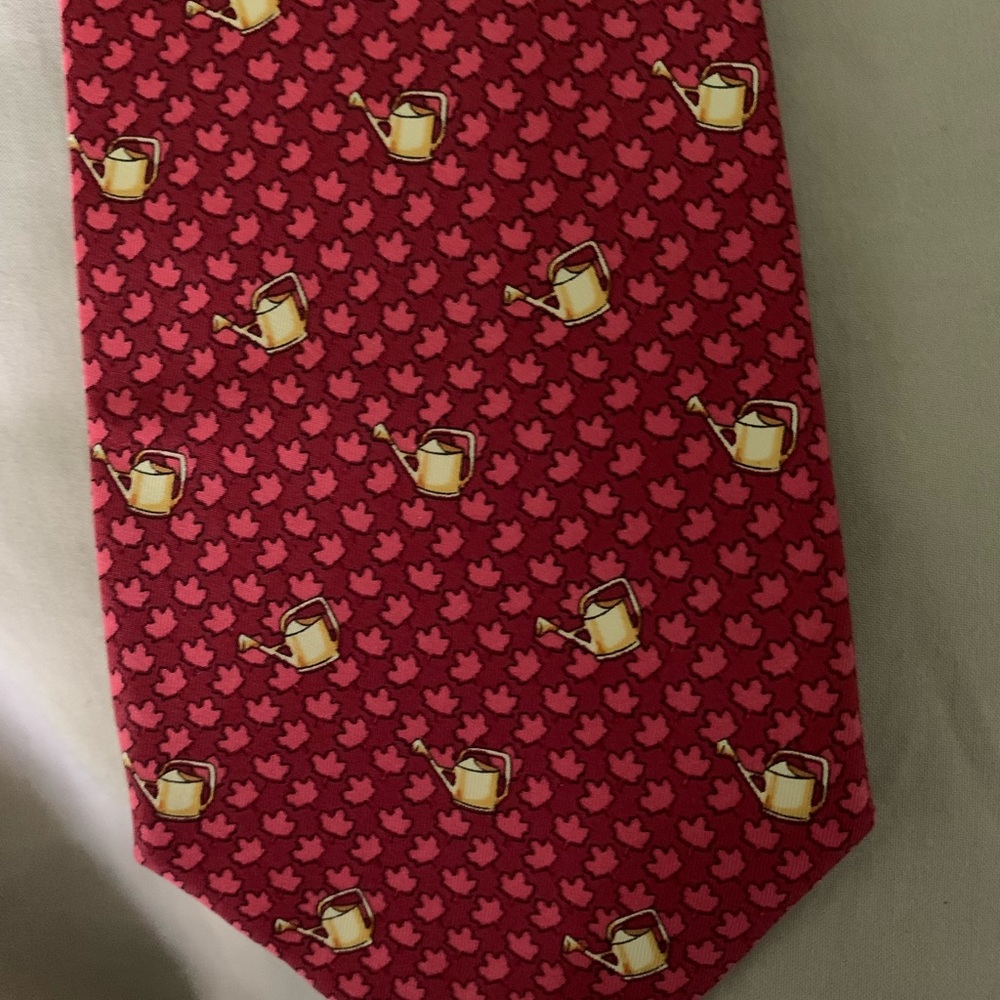 Dormeuil Paris tie. EUC watering cans.
